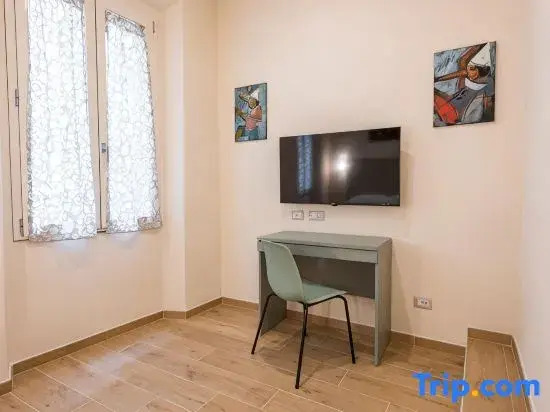 Mercato Contemporary Apartment by Mmega