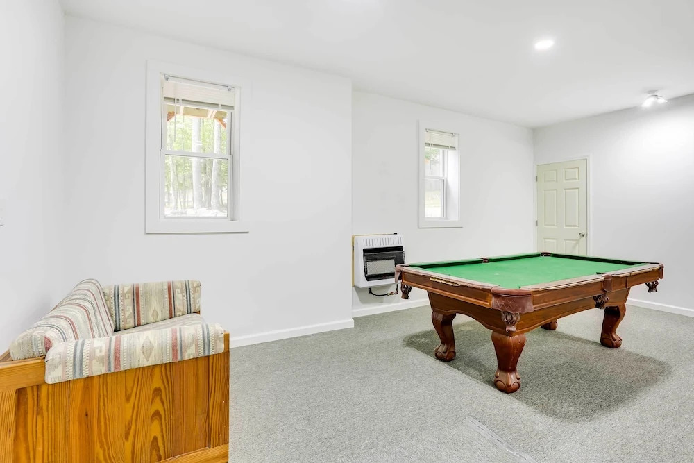 Walk to Lake Wallenpaupack: Poconos Vacation Home