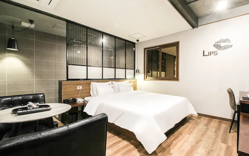 2Night Hotel