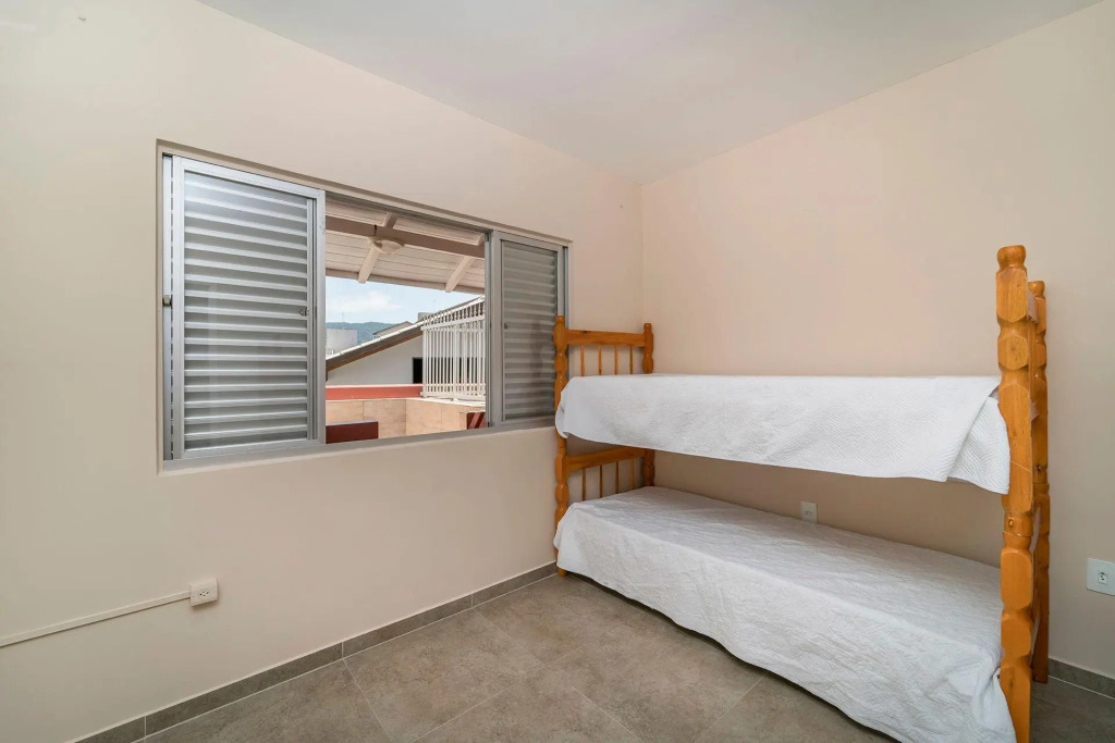 Aluguel Casa 4 quartos s/ 1 suíte frente Mar | Bombas/SC