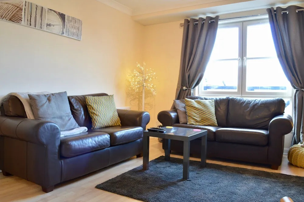 2 Bed Flat 5 mins Walk From Murrayfield Stadium, Free Parking