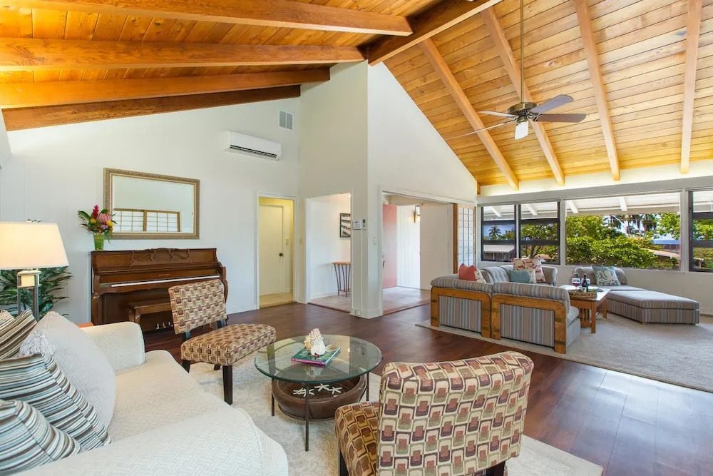 Hale Poola 5 Bedroom Home