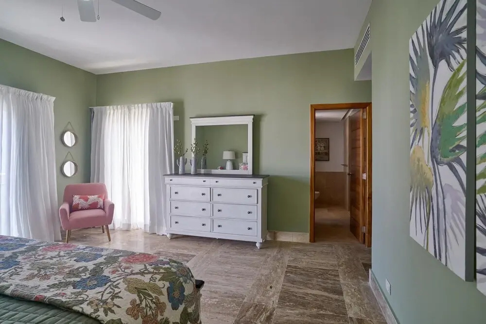 Luxury Beach Penthouse w Private Deck Ocean Views C-402