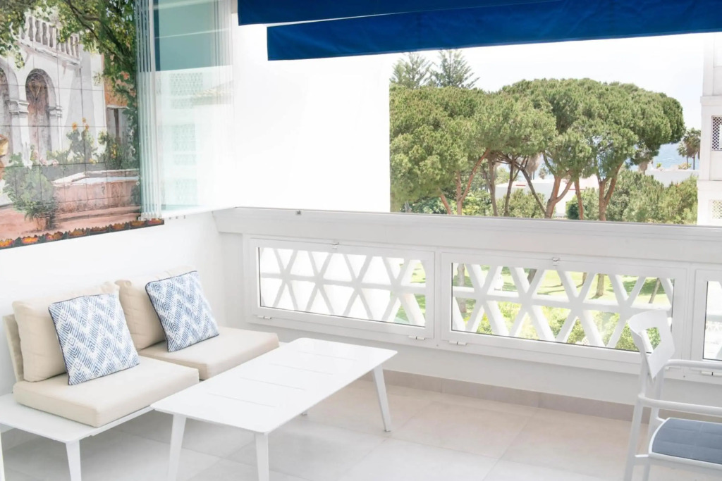 Modern 2 Bedroom Apartment, with Sea Views, in Playas del Duque - Puerto Banús