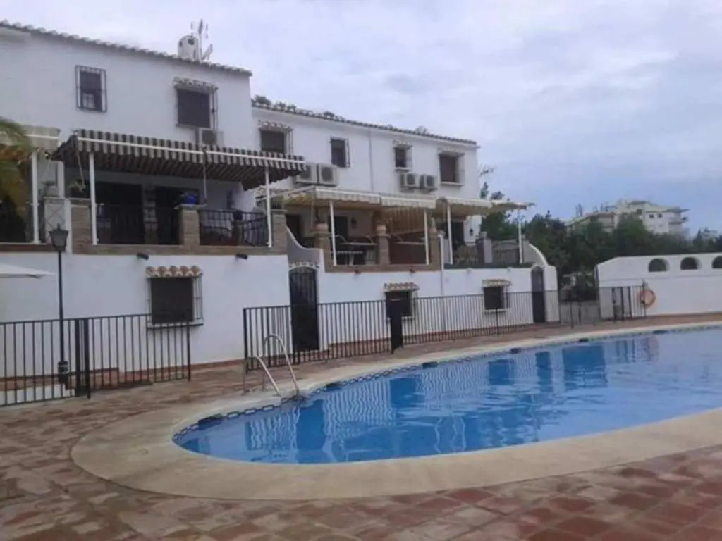 APARTAMENTO EN URB. RESIDENCIAL 2 DORMITORIOS 4 Per.
