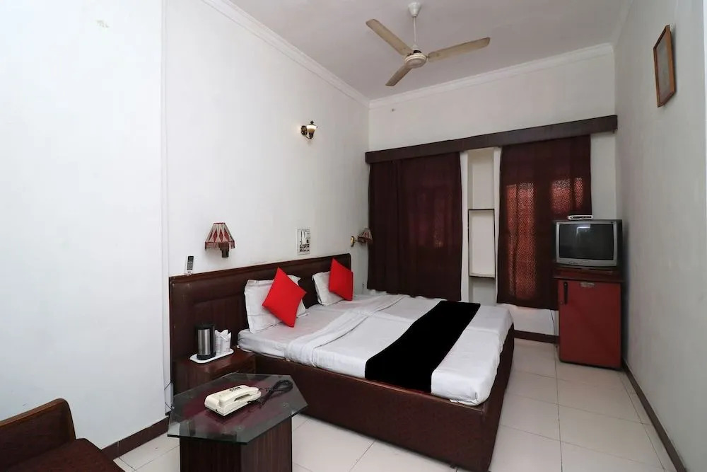 Capital O 1382 Mohan Hotel