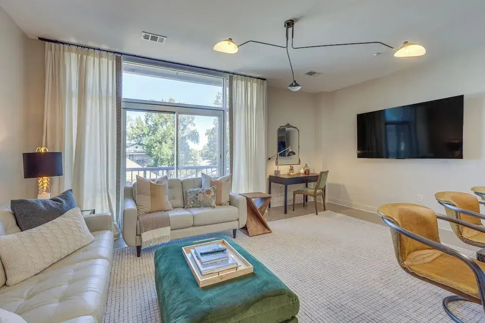 Walk to UA Campus: Apt w/ Secure Parking