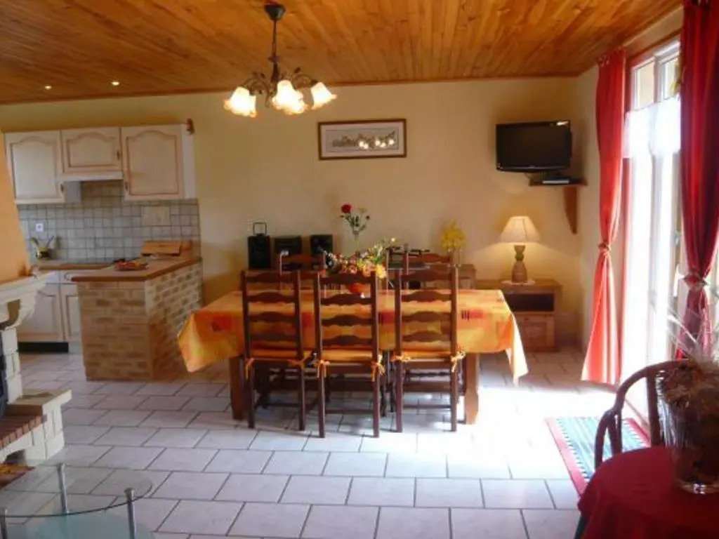 Gîte idéal pour cure thermale, proche port de plaisance, terrasse et grand terrain. - FR-1-589-69