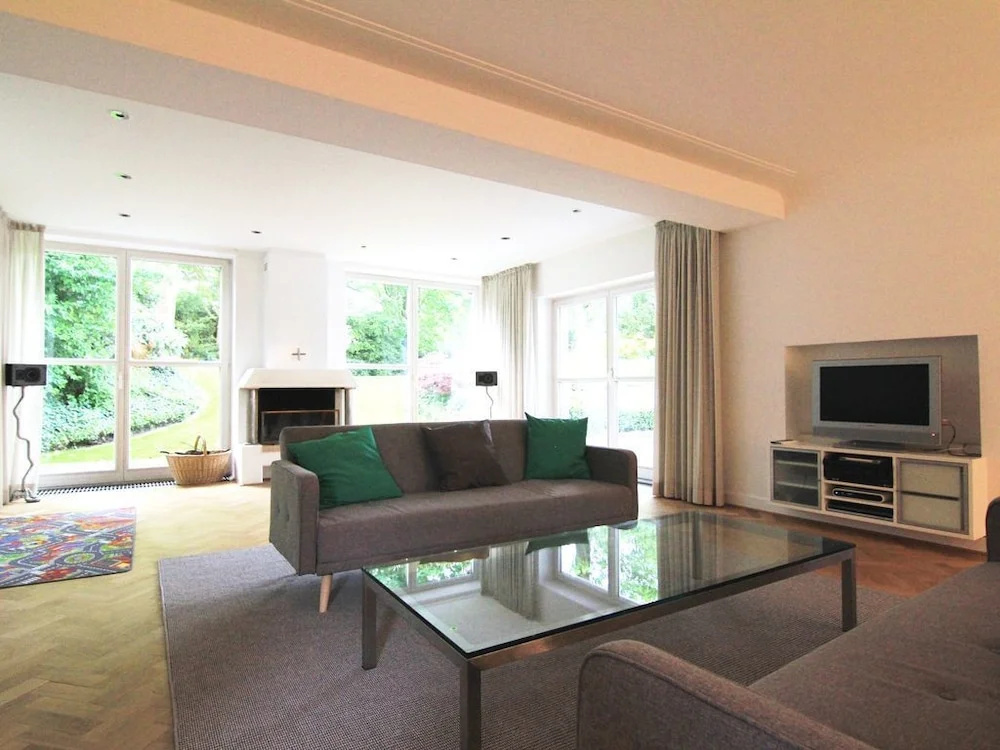 Luxus Ferienhaus Villa EMG Emsdetten nah Münster, Osnabrück, Rheine für Familien Gruppen bis 17 Personen, Pool, Whirlpool, Garten, Kamin, 6SZ