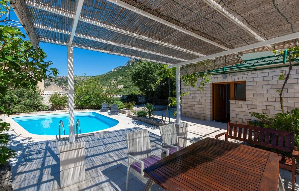 Beautiful Home in Makarska With Wifi and 4 Bedrooms