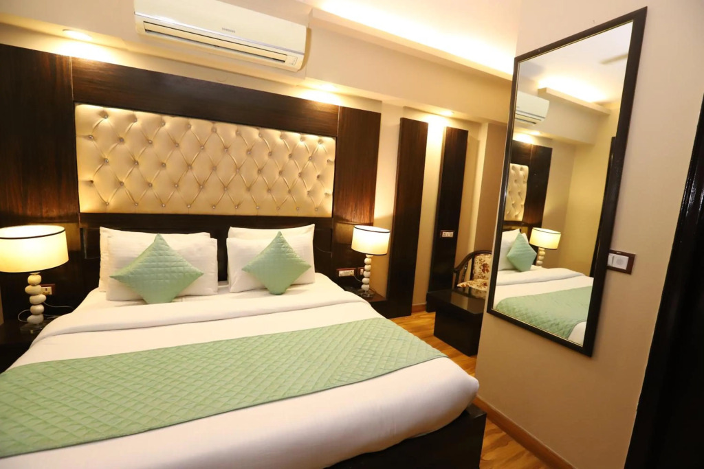 Hotel Palm Grand Naraina New Delhi - Couple Friendly Local IDs Accepted