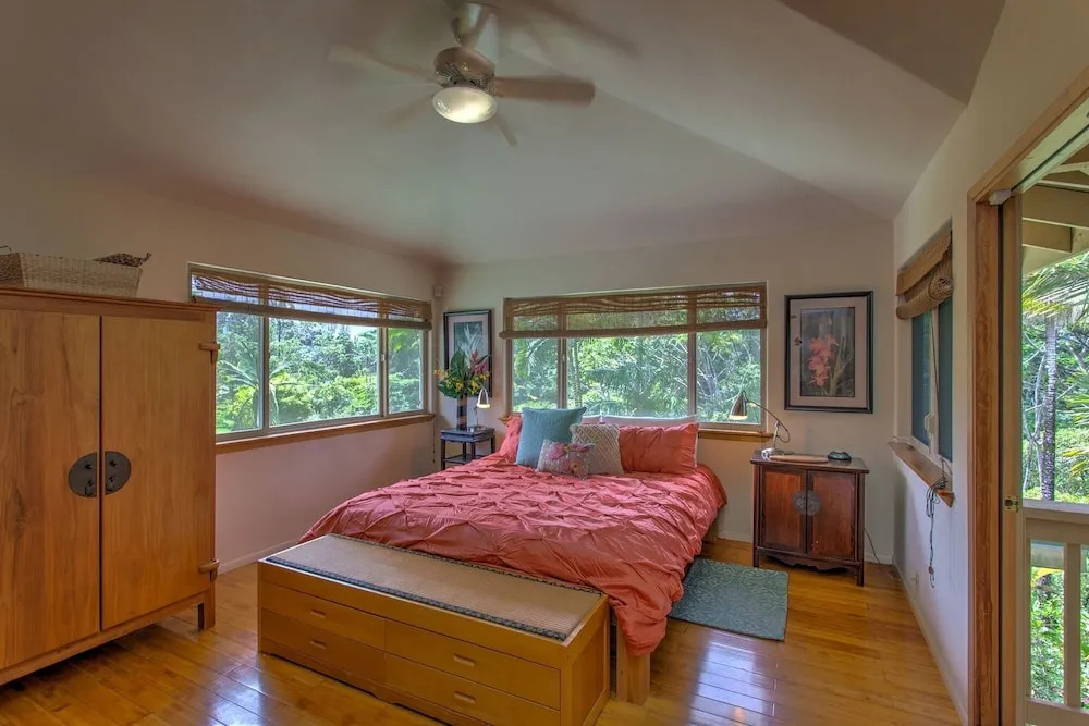 Maluhia Hale 3 Bedroom Home by RedAwning
