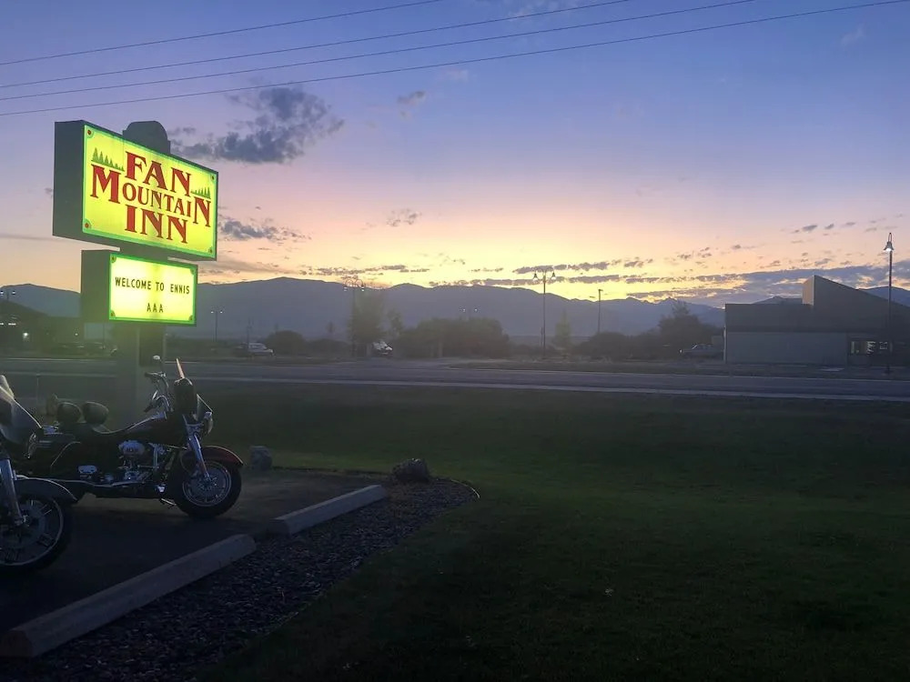 Fan Mountain Inn