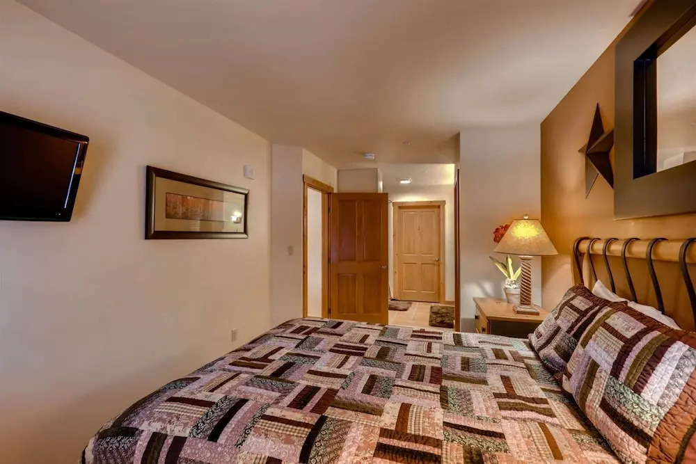 2 Bedroom Colorado Vacation Rental In River Run Village With Pool And Hot Tub Access
