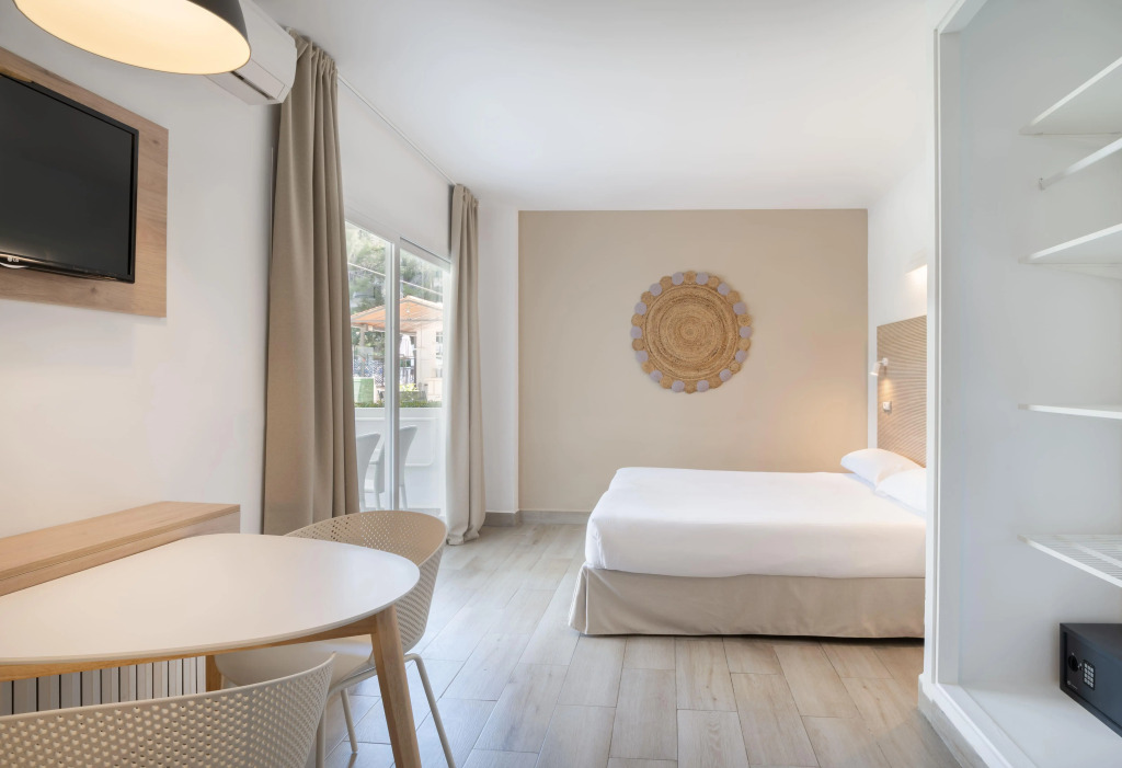 SOL by Meliá Lunamar Palmanova Apartamentos
