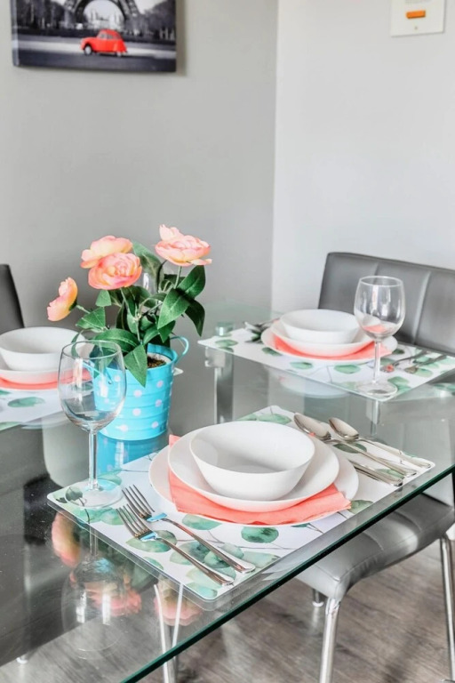 Stunning 2BR - King Bed Apt - Prime Location