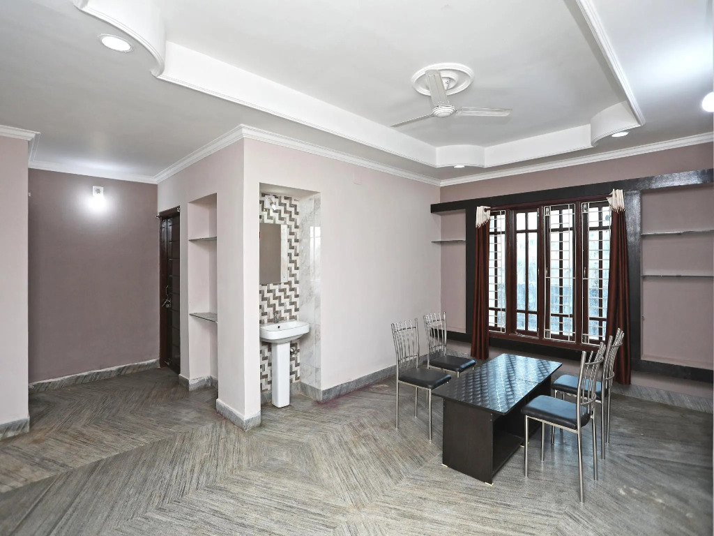 OYO 14988 Regal Stays