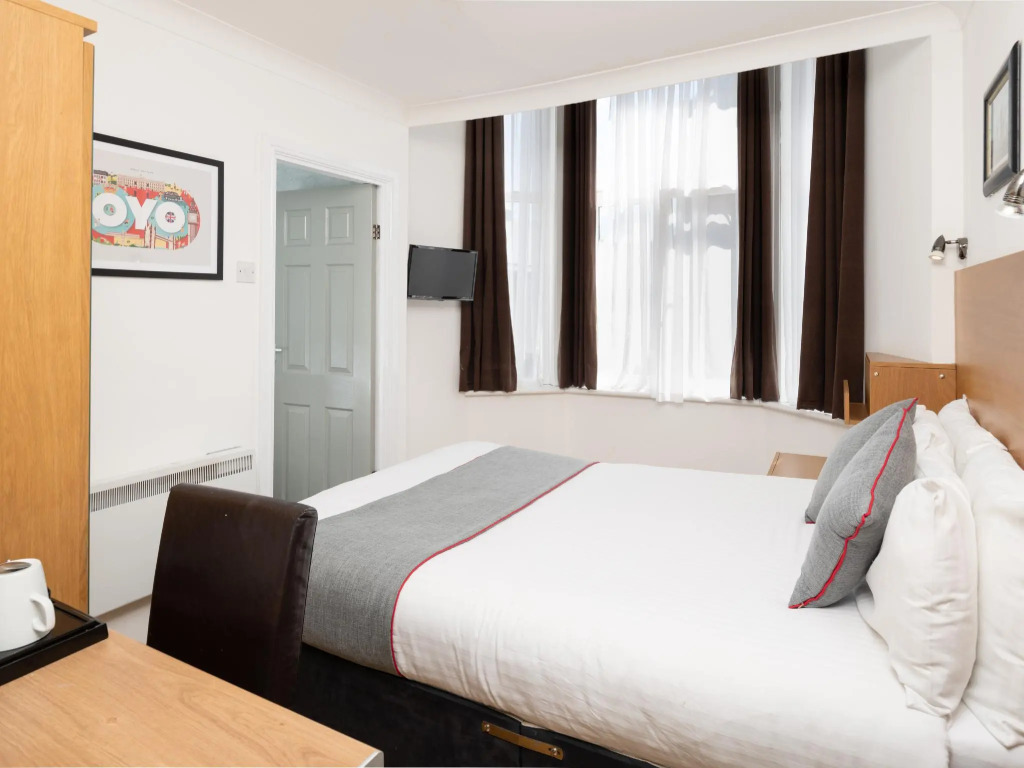 For Students Only - Bath Street in Glasgow Near Charing Cross Station