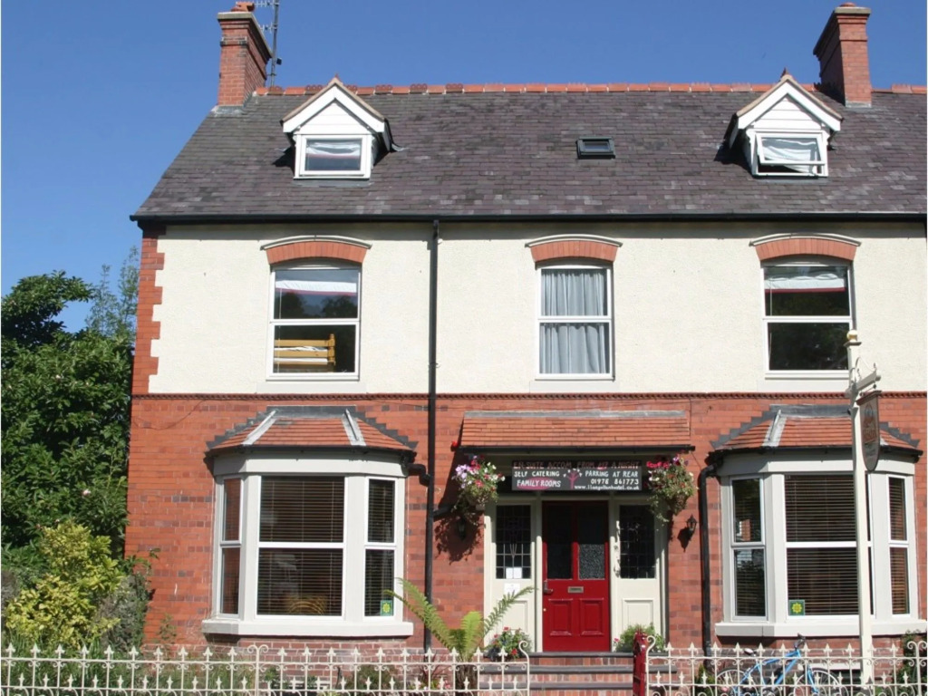Llangollen Hostel - The Whole Bedroom - Self Catering Facilities