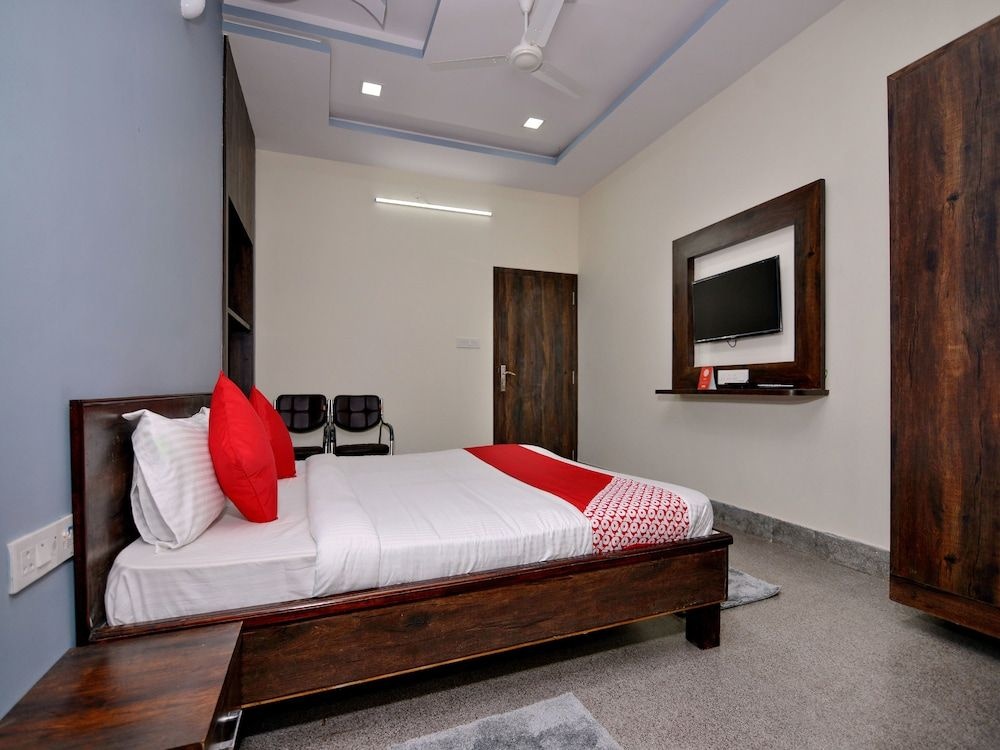 OYO 16577 Hotel Rajshree