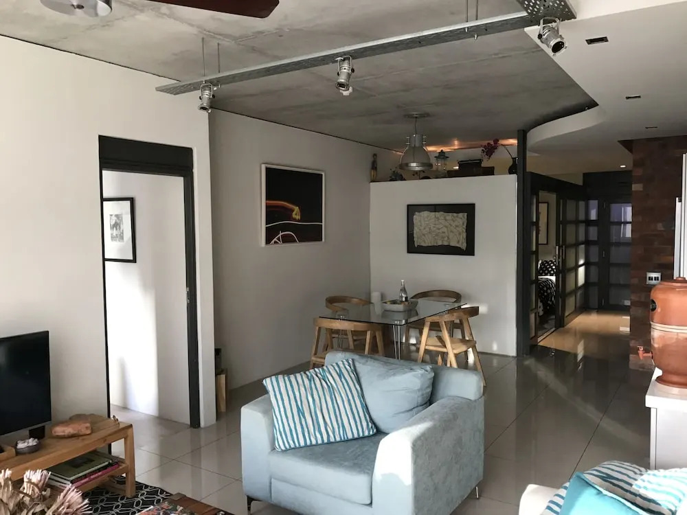 605 Metropolis