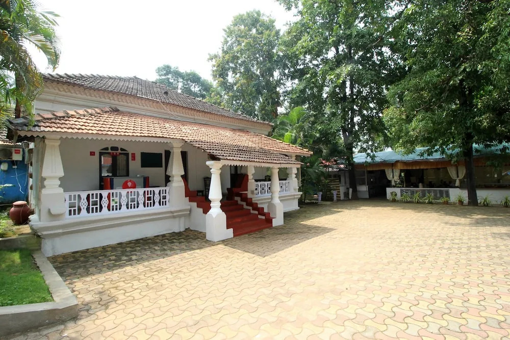 OYO 9826 Garden Villa
