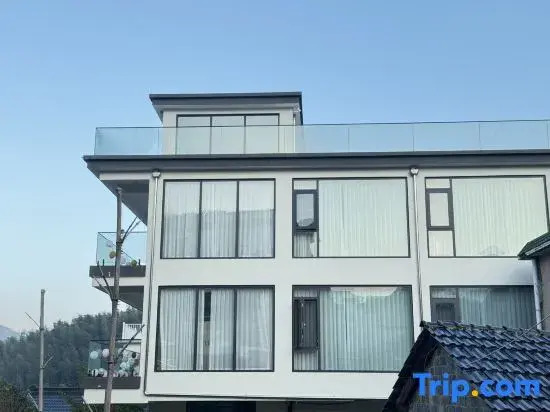 A guesthouse（Moon Bay Scenic Spot Store, Guanzhong Line, Yunnan ）
