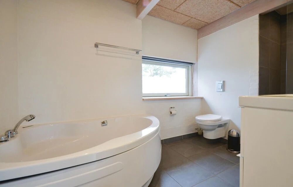 Gorgeous Home In Ebeltoft With Kitchen