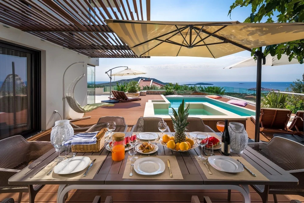 Luxury Villa Golden Eye