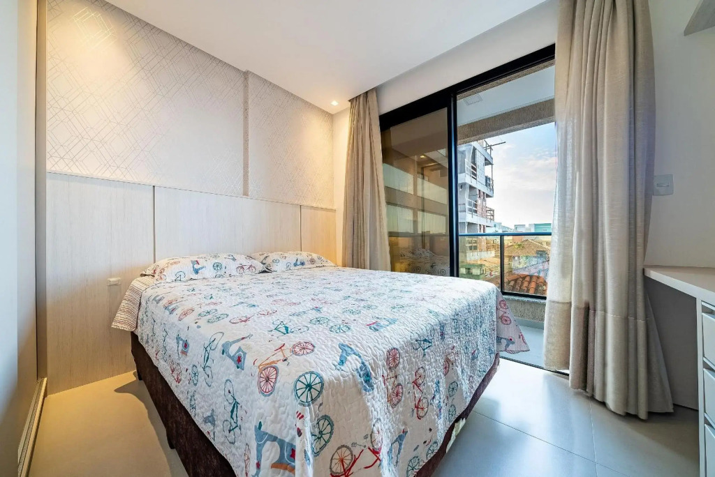 200 - Apartamento 3 dormitórios na Praia de Mariscal