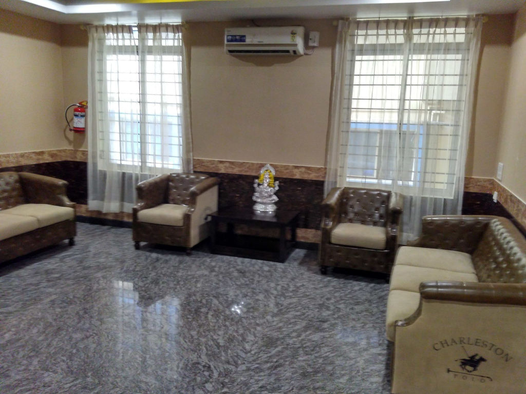 Hotel Raj Vista - Suites & Convention