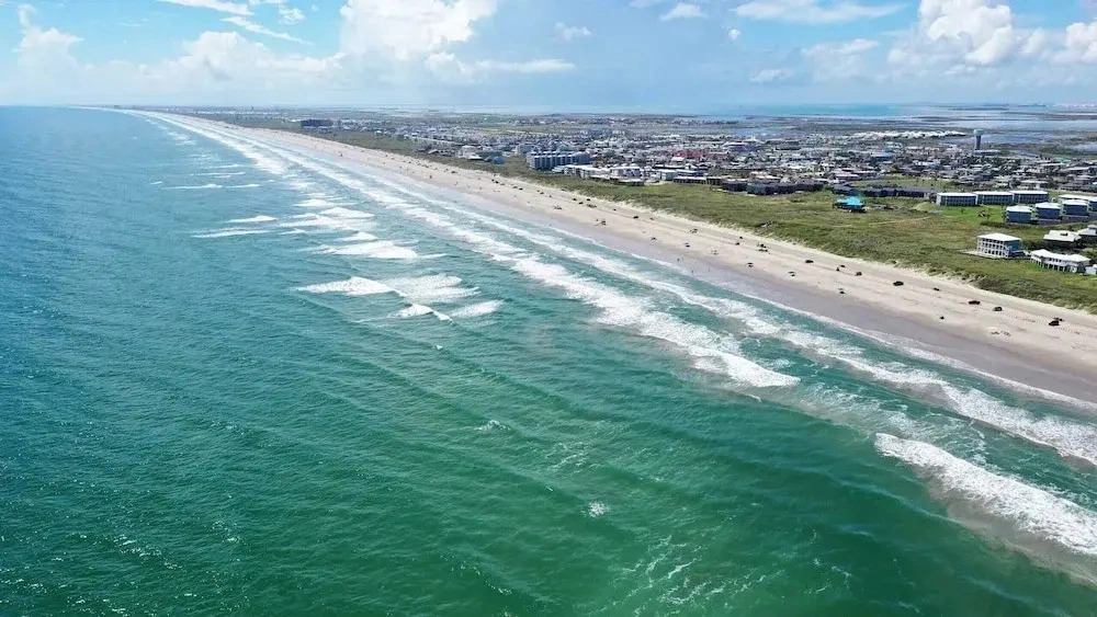 Bright Coastal Escape w/ Games, Swing Chairs & Minutes to Port A Beach Captain Kirk by Avantstay