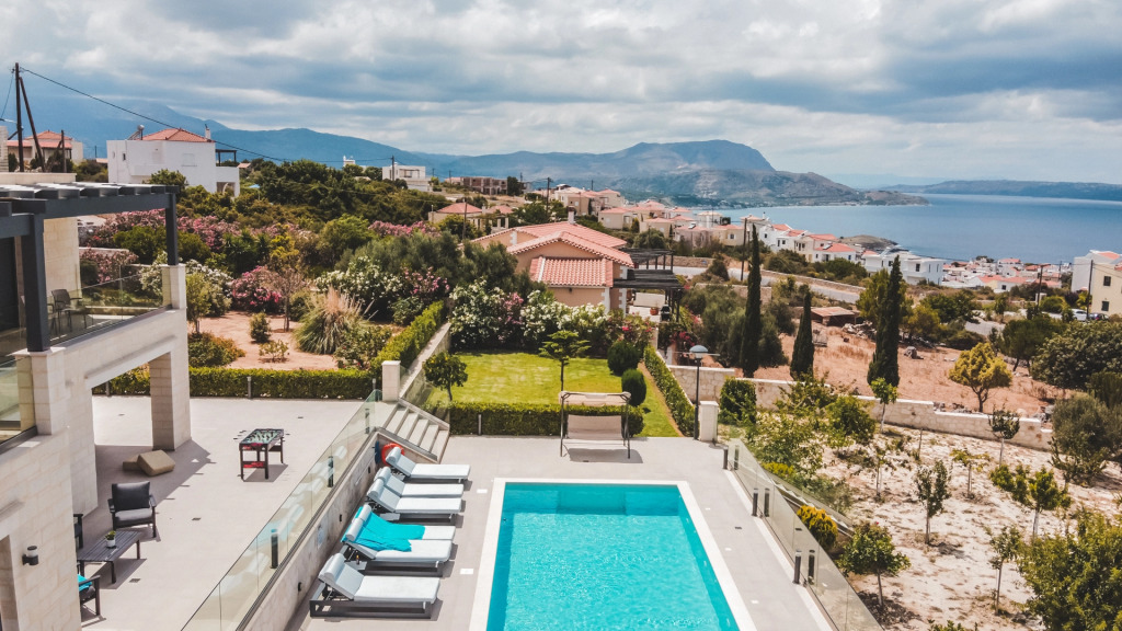Brand new Luxury Villa With Private Heated Pool