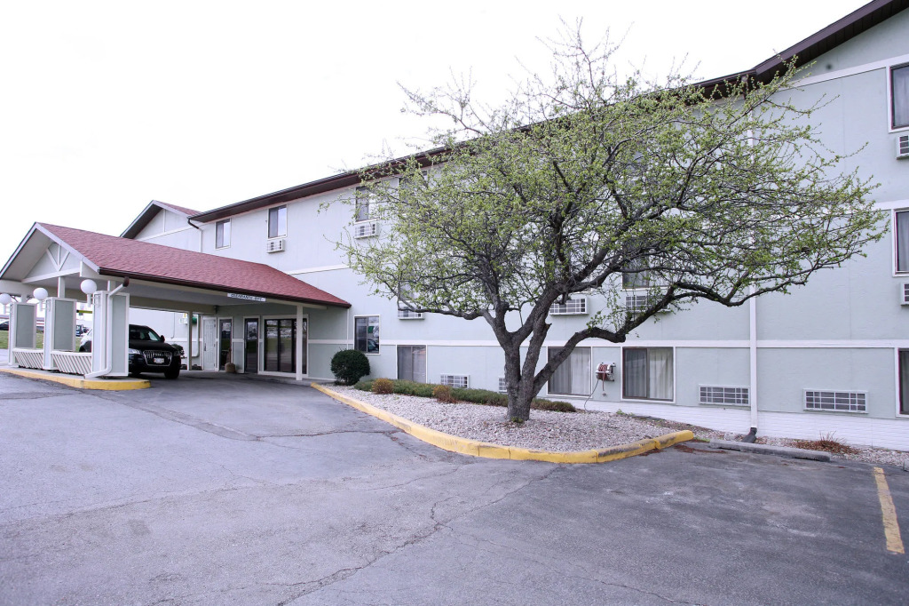 The Inn & Suites SW Omaha