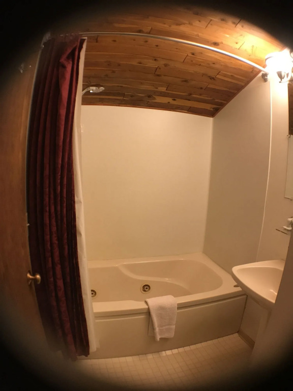 7 Gables Inn & Suites