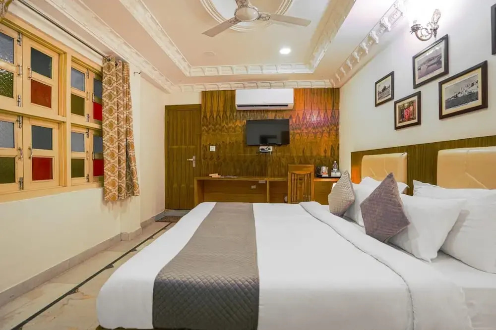 Royal Rafahiya - A Rooftop Lake View Hotel Near Lake Pichola
