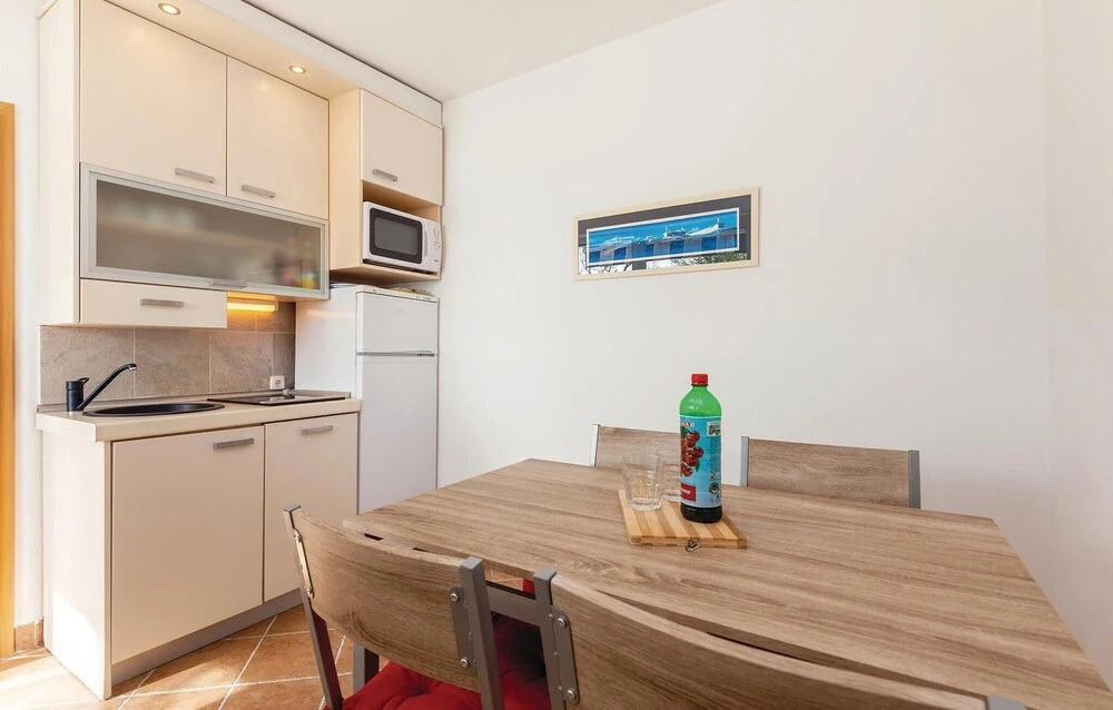 2 Bedroom Cozy Home In Jadranovo