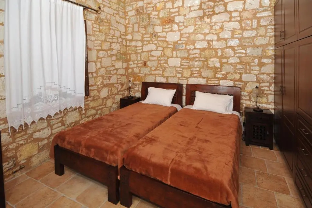 VILLA KOUTSOYPIA STONE HOUSE