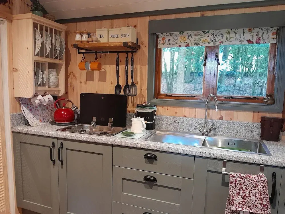 Little Greenwood Shepherd Hut - Sleeps 2