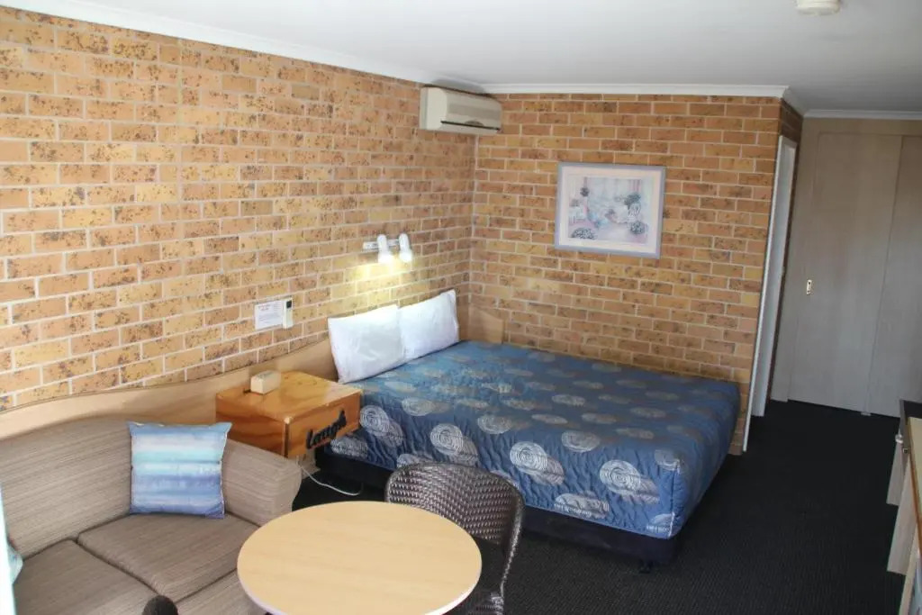 Town and Country Motor Inn