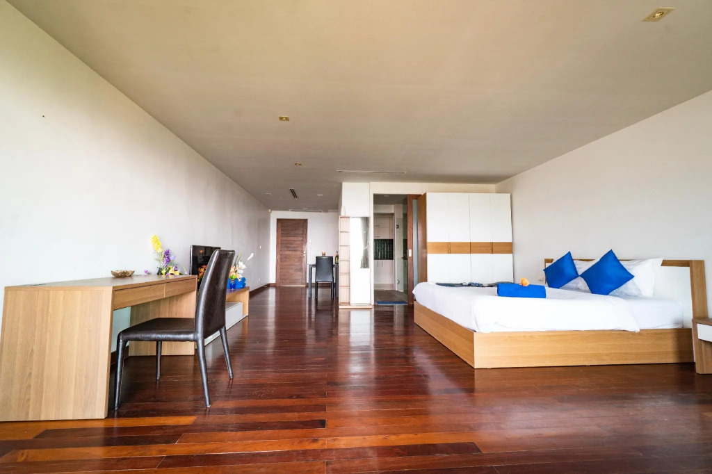 CAPITAL O890 The Royal Bay View Villas