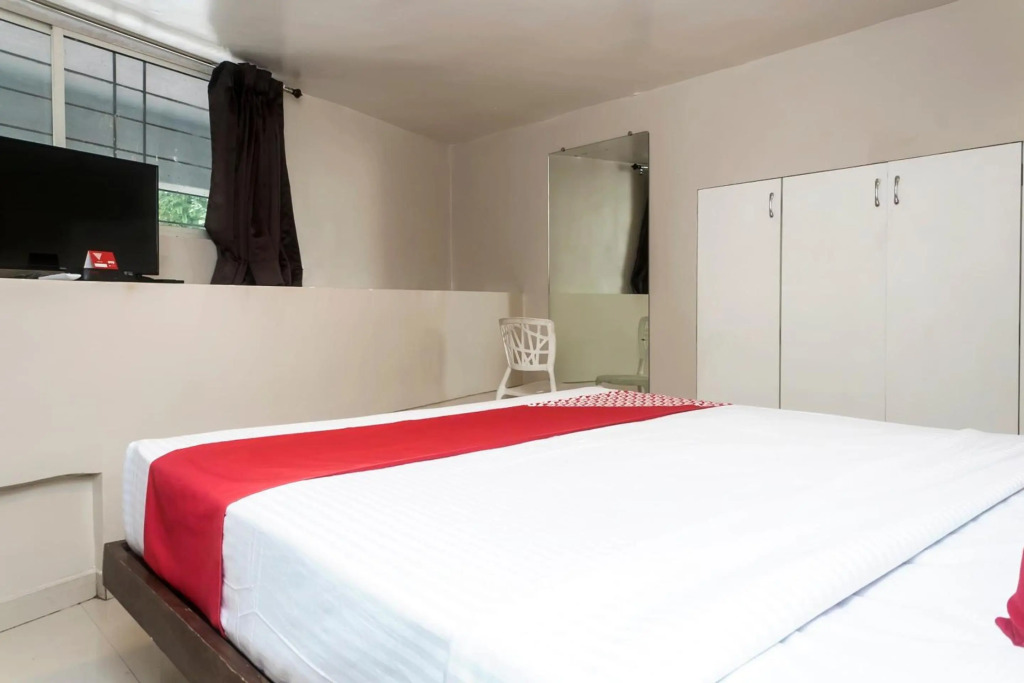 OYO 18340 Grand Pune