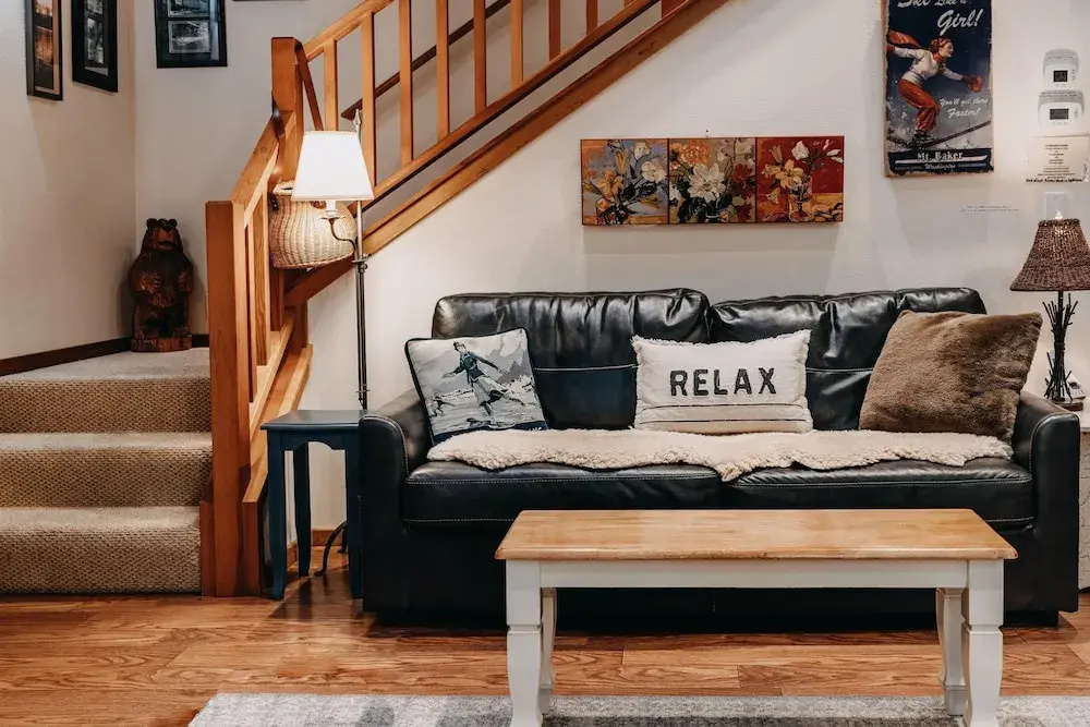 Snowline Cabin #4 - Pet-friendly Cedar Cabin With a Private Outdoor hot Tub!