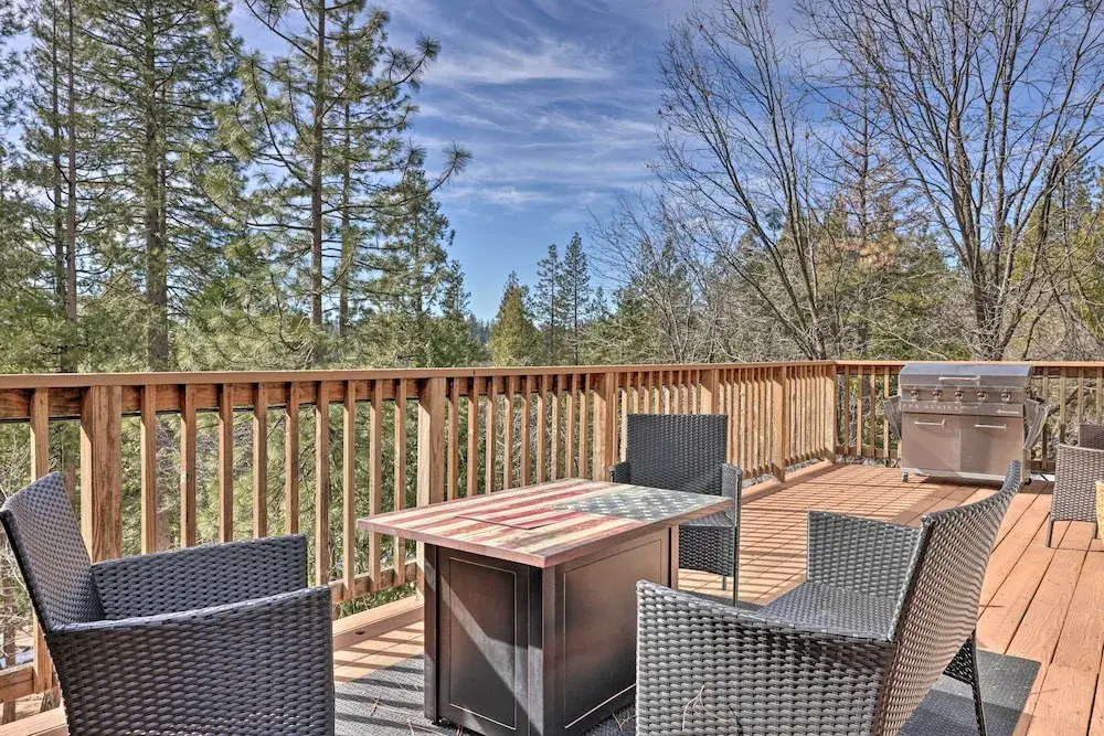 Near Hiking + Wineries: Arnold Cabin w/ Deck