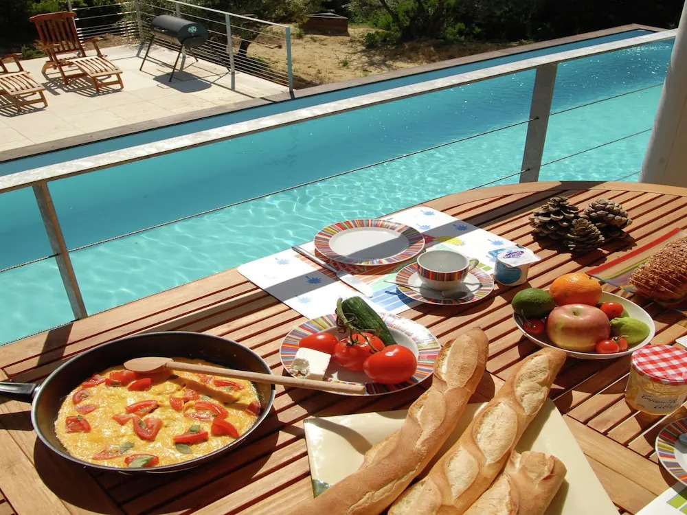 Luxurious Villa in Rochefort-du-gard With Private Pool