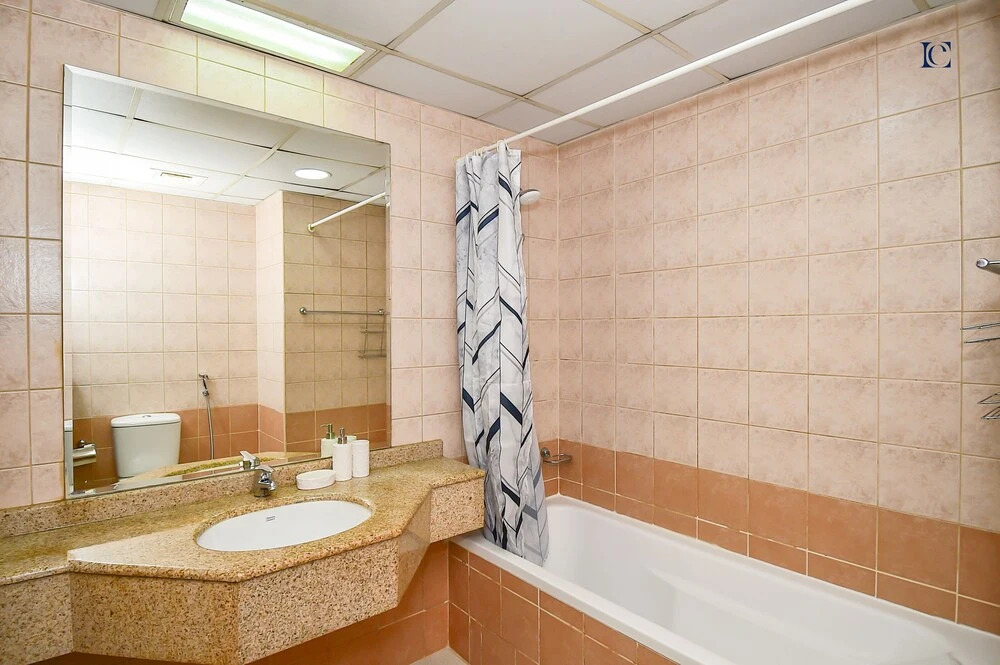 Budget 1BR Apt in Marina  -Time