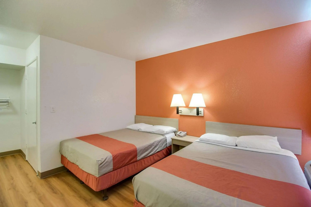 Motel 6-Phoenix, AZ - East