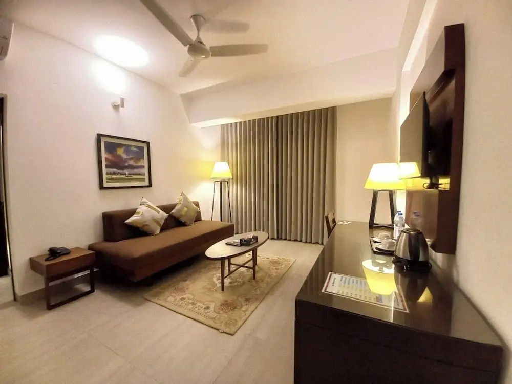 Royal Pearl Suites
