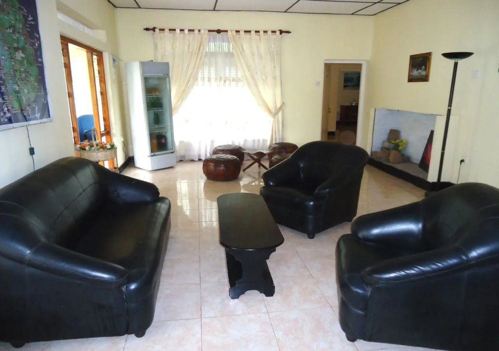 Lions Den Hotel