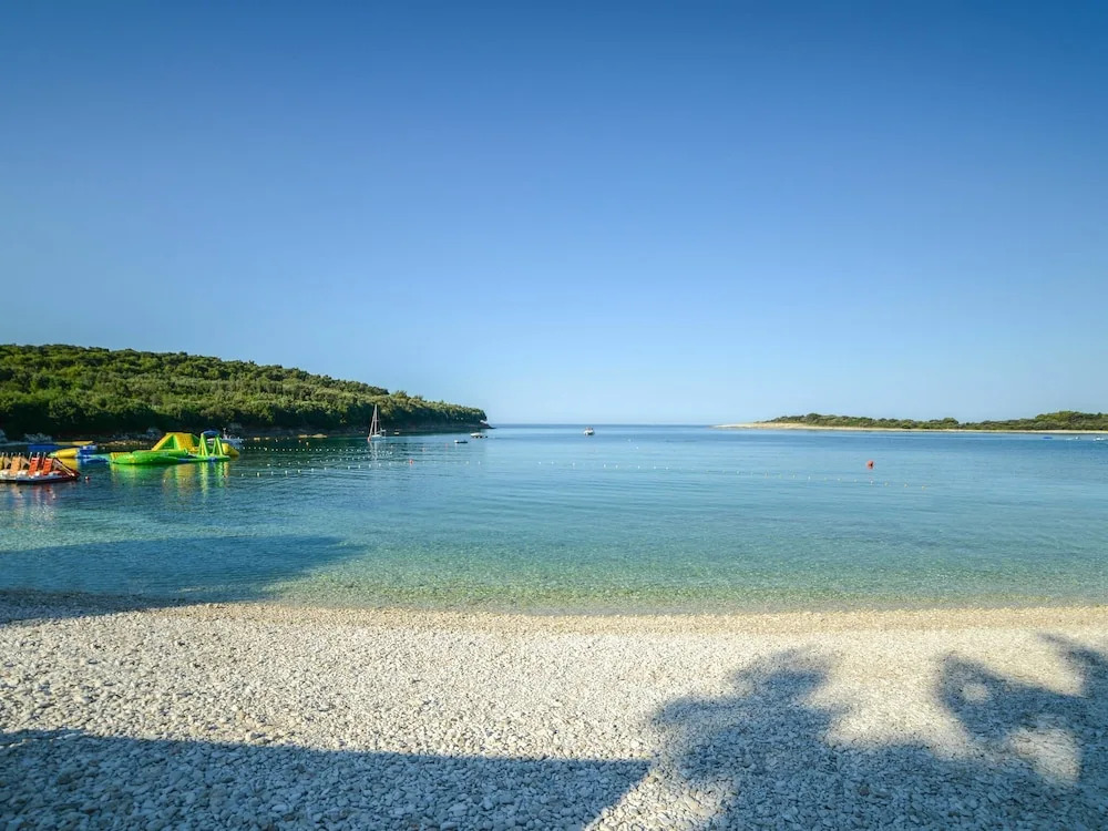 Nice Chalet With 2 Bathrooms and a Dishwasher Near Pula